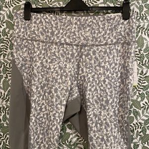 Grey & White Old Navy 7/8 High Rise Leggings